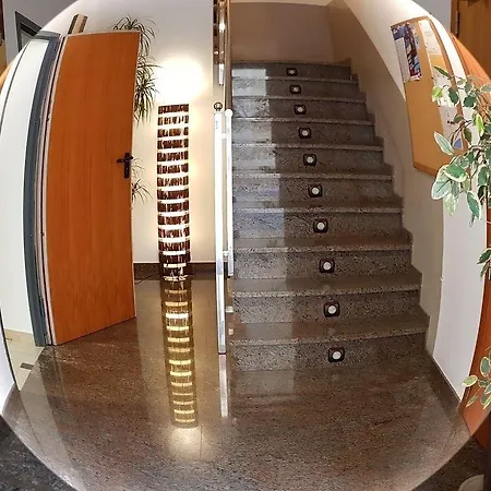 Mary - Adults Only 18 And Up * يوريت دي مار